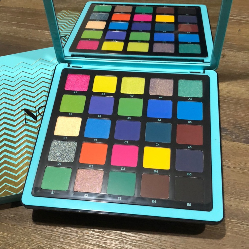 Authentic ABH Norvina Eyeshadow palette NIB